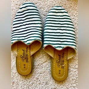 Striped furry design mule flats